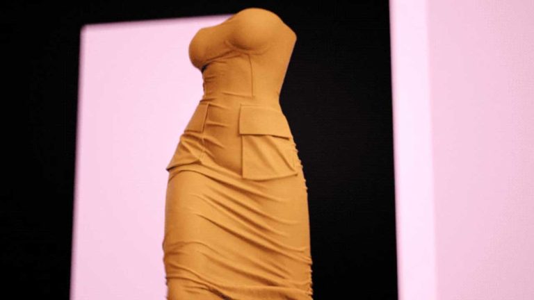 Hanifa հագուստի ապրանքանիշը վիրտուալ ցուցադրություն է անցկացրել «անտեսանելի մոդելներին» օգտագործելով