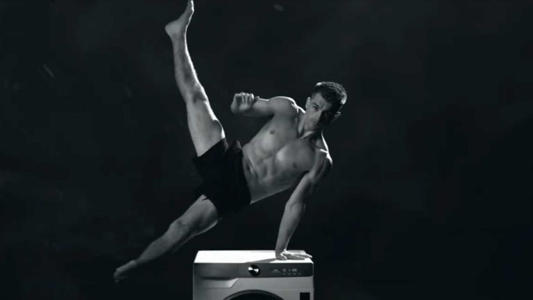 Ծաղրային տեսահոլովակ Samsung-ից: Լվացքի մեքենայի գովազդ: